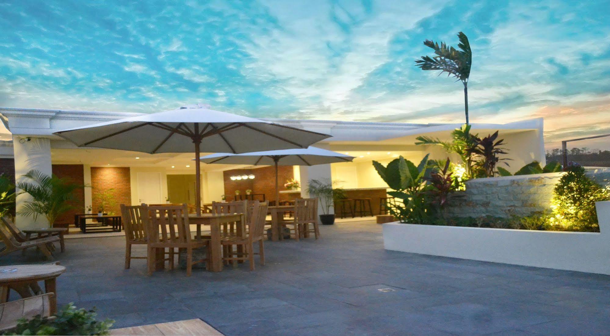 Amalfi Hotel Seminyak Kültér fotó